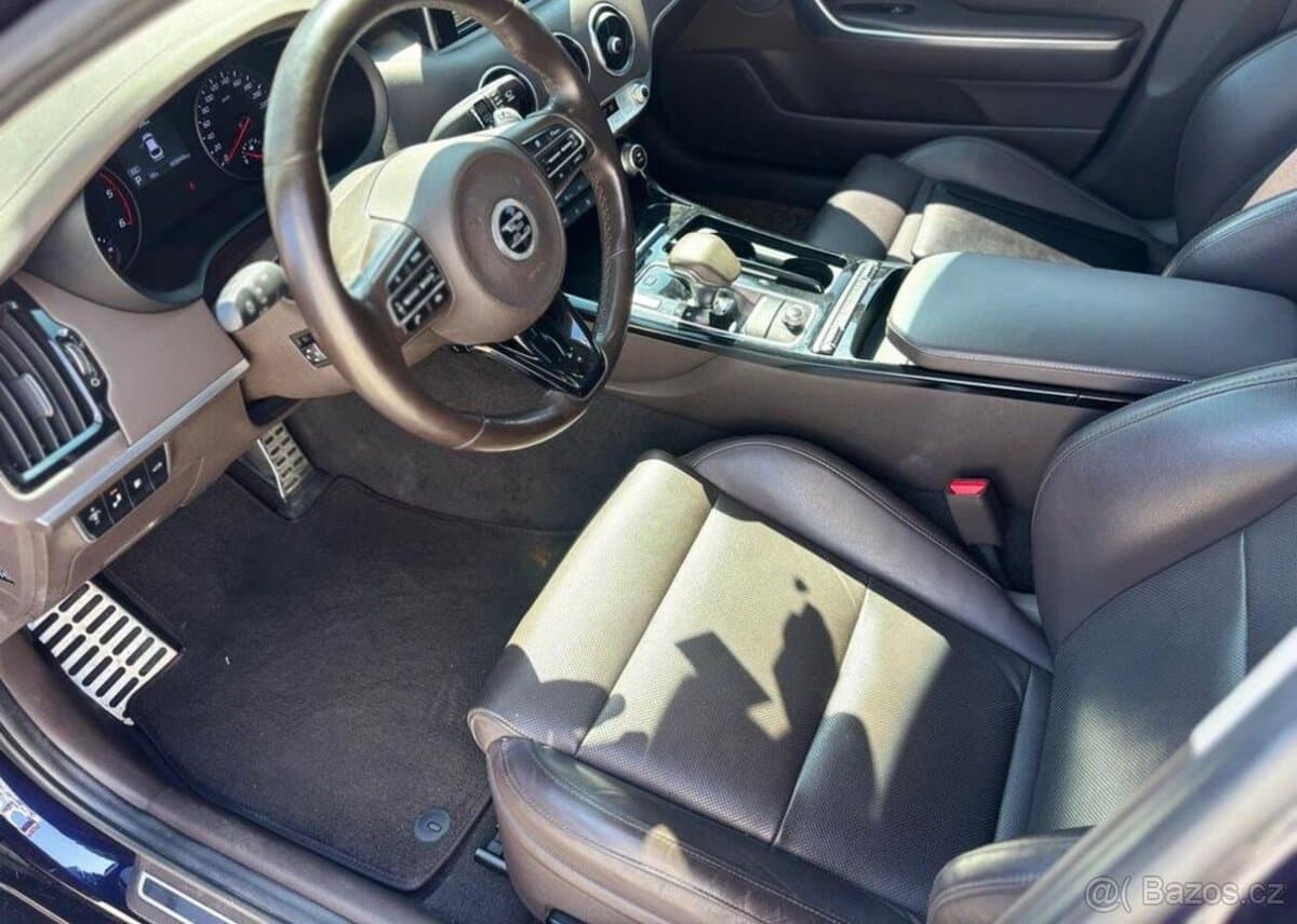 2018 Kia STINGER - 13