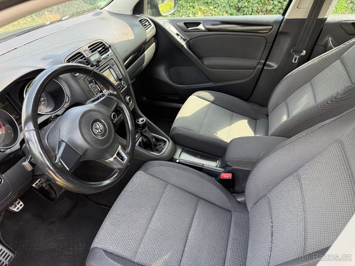 2011 Volkswagen GOLF - 13
