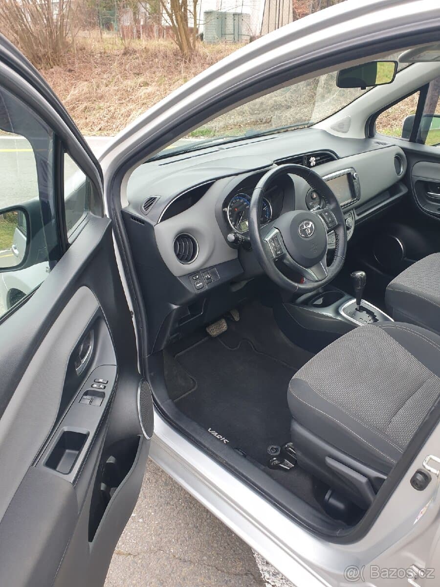 2015 Toyota YARIS - 13