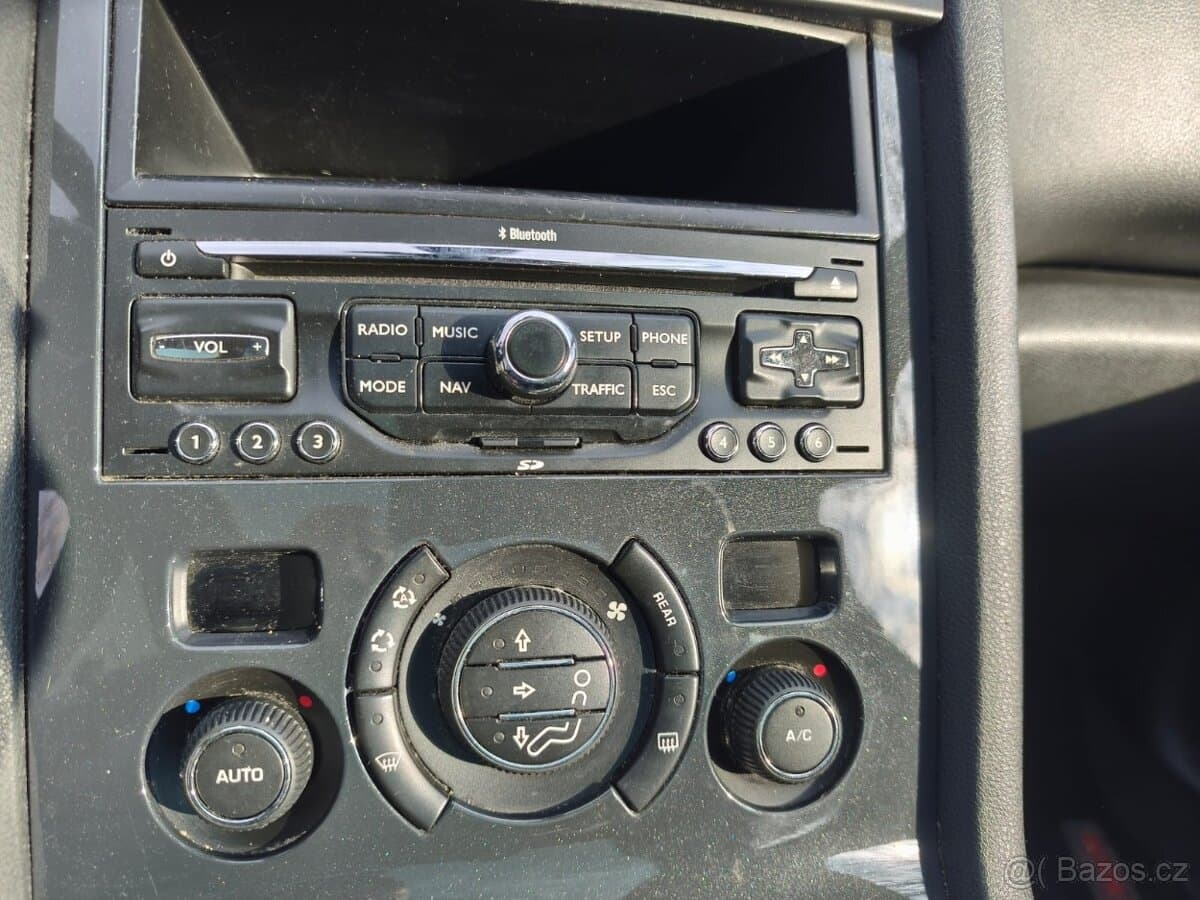 2010 Peugeot 5008 - 13