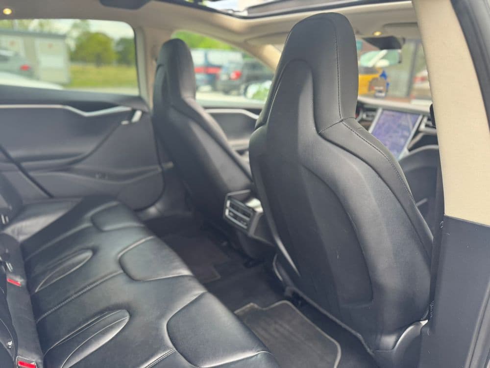 2015 Tesla MODEL S - 13