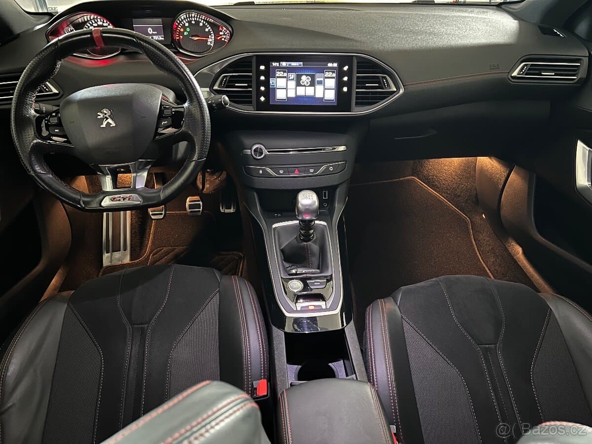 2017 Peugeot 308 - 13