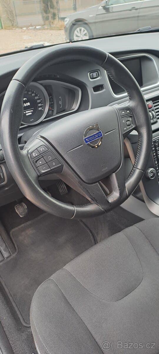 2015 Volvo V40 - 13