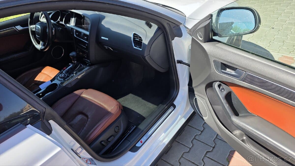 2011 Audi S5 - 13