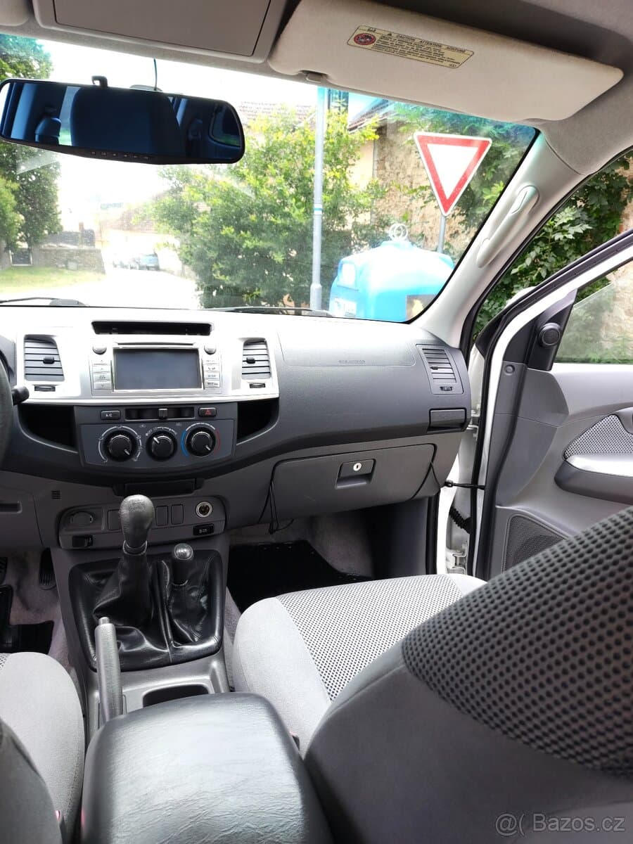 2012 Toyota HILUX - 13