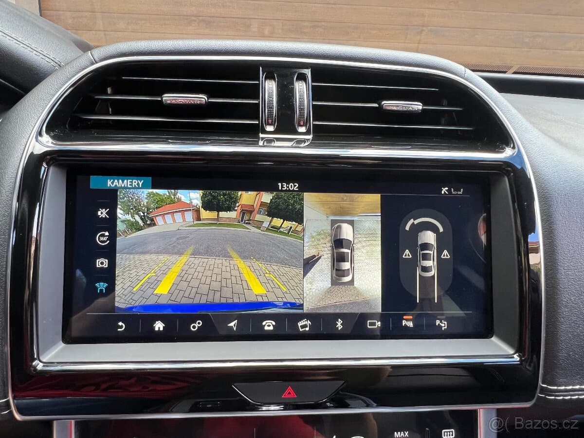 2019 Jaguar XE - 13