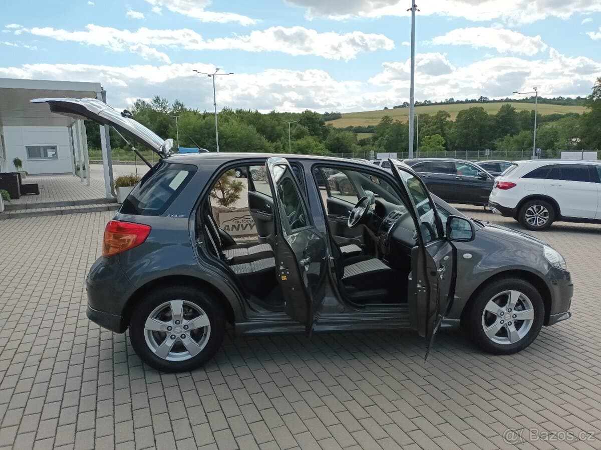 2011 Suzuki SX4 - 13