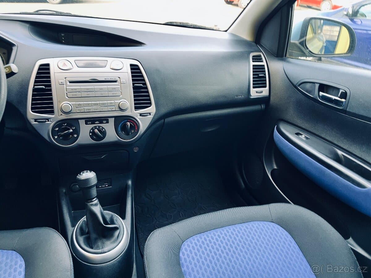 2010 Hyundai i20 - 13