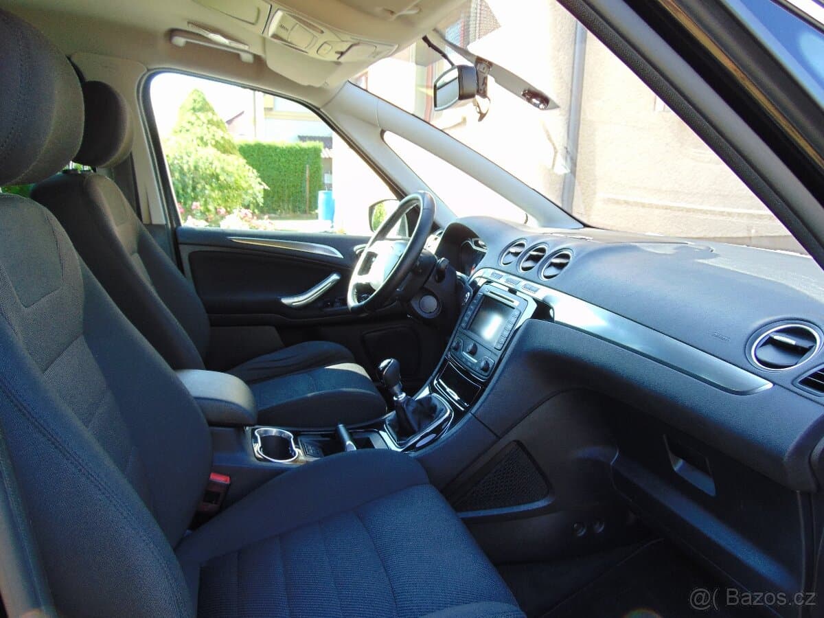 2013 Ford S-MAX - 13