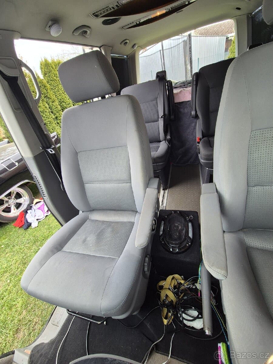 2004 Volkswagen MULTIVAN - 13