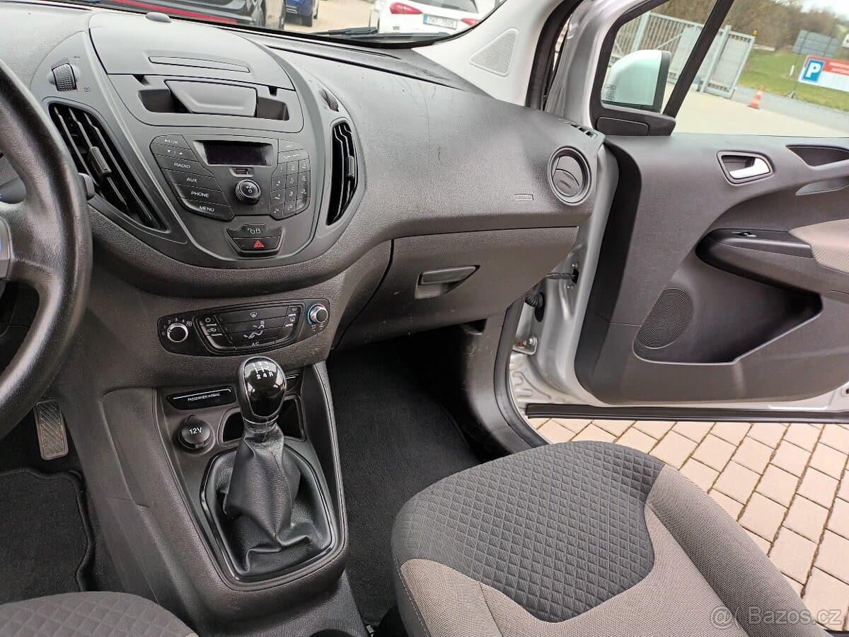 2015 Ford TOURNEO - 13