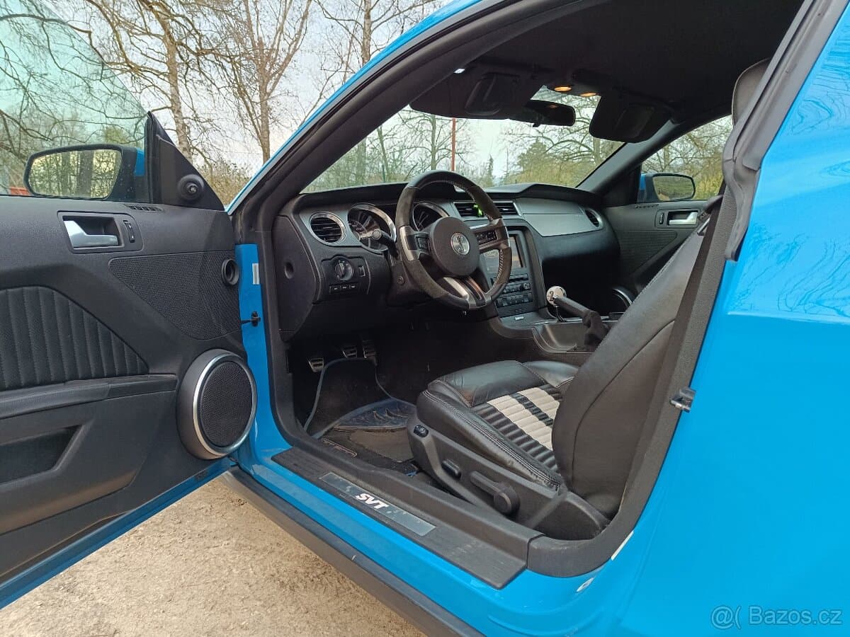 2010 Ford GT - 13