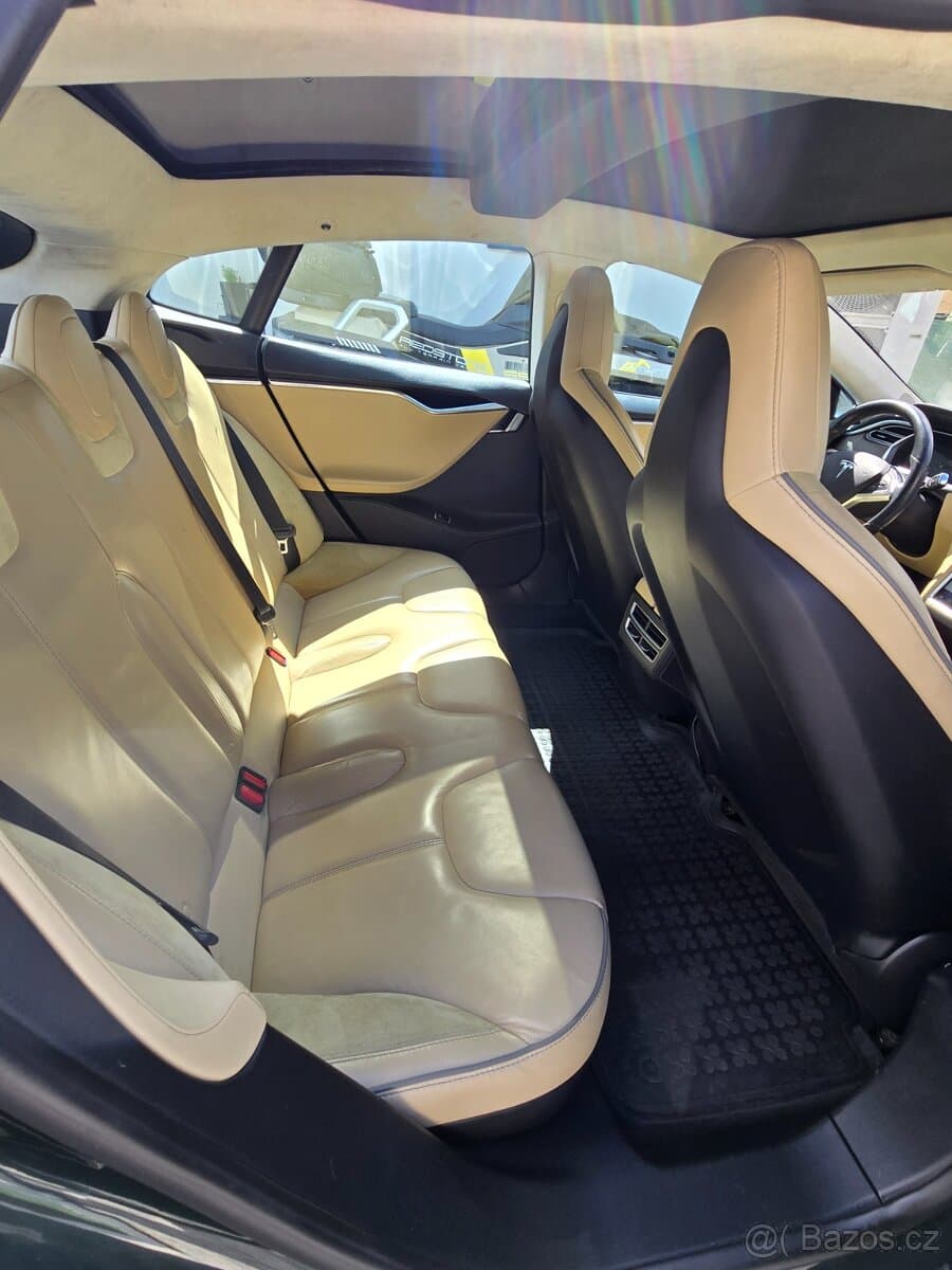 Tesla MODEL S - 13