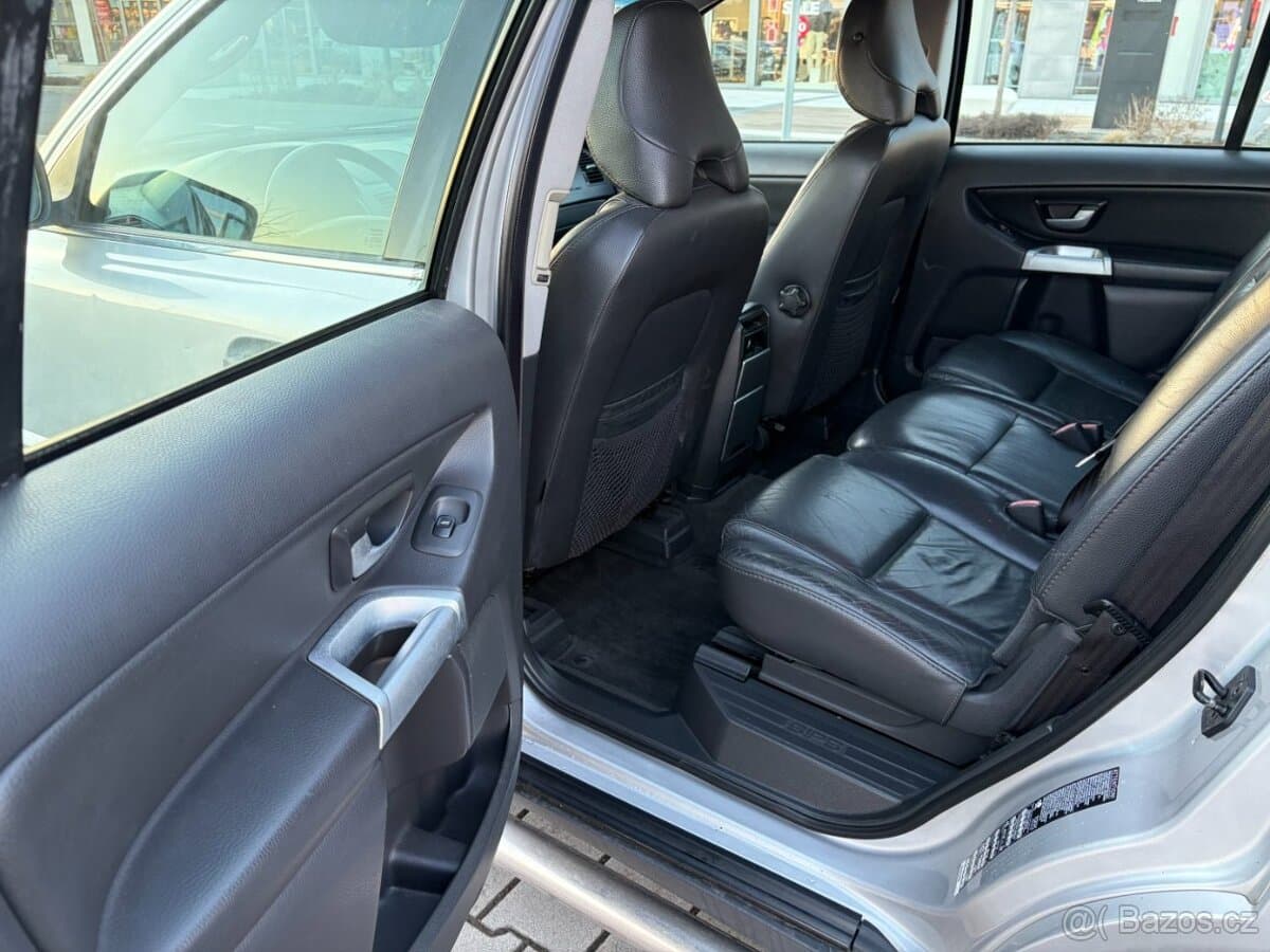 2004 Volvo XC90 - 13
