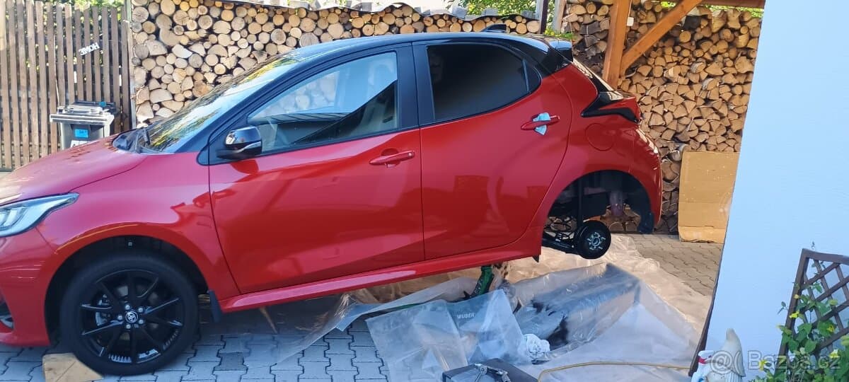 2022 Toyota YARIS - 13