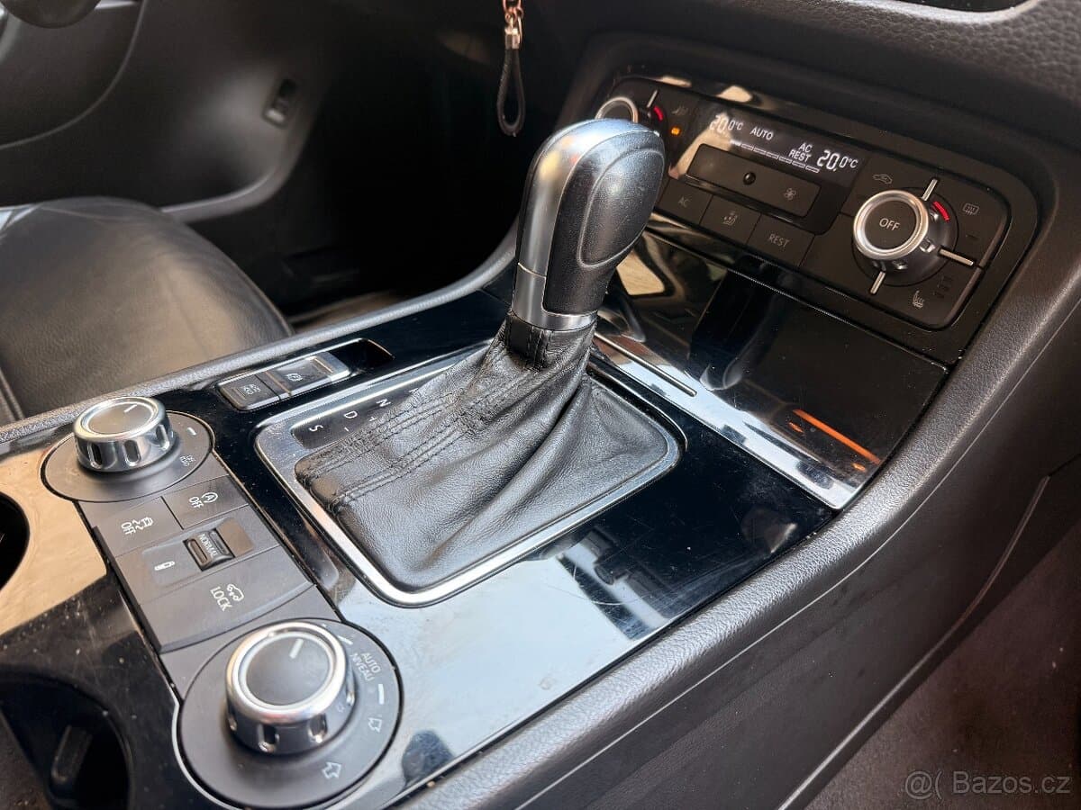 2010 Volkswagen TOUAREG - 13