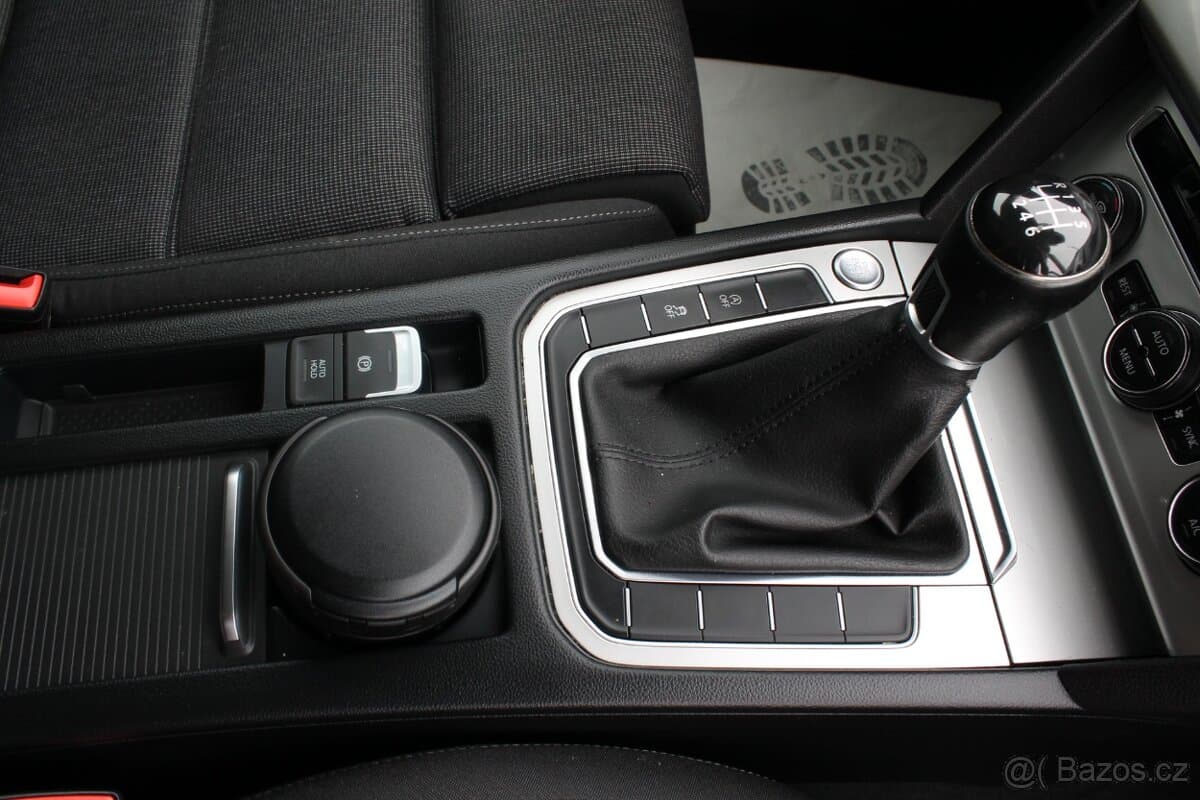 2015 Volkswagen PASSAT - 13