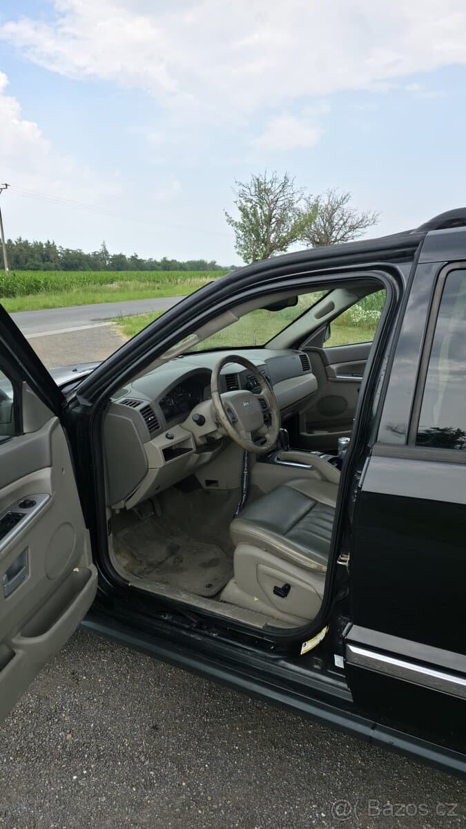 2005 Jeep CHEROKEE - 13