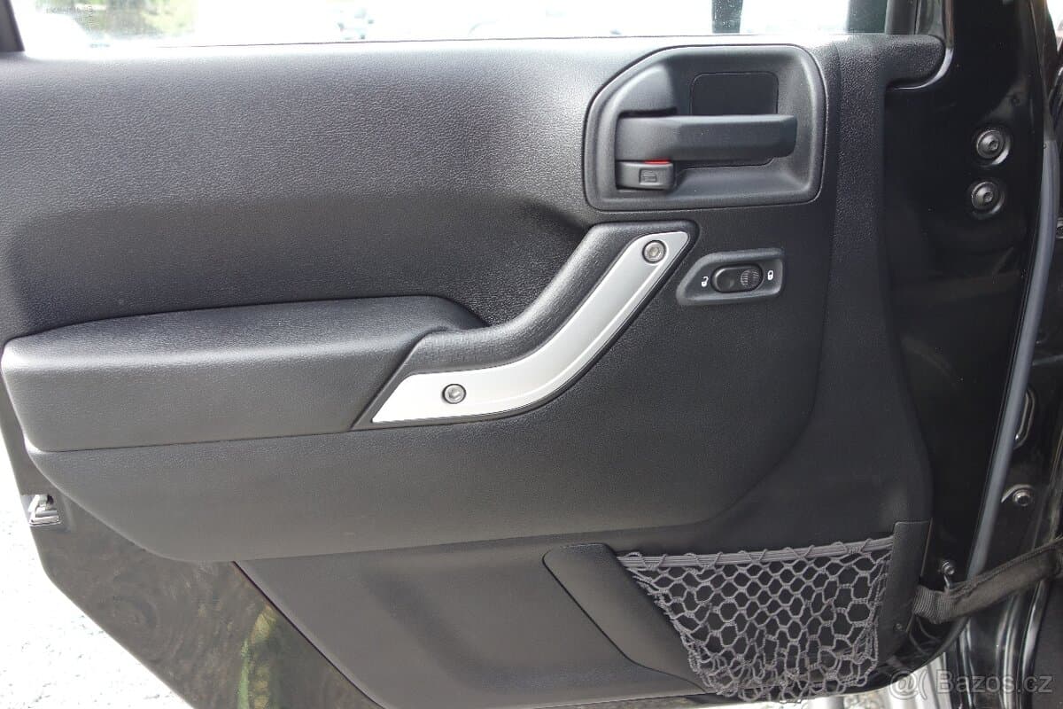 2013 Jeep WRANGLER - 13