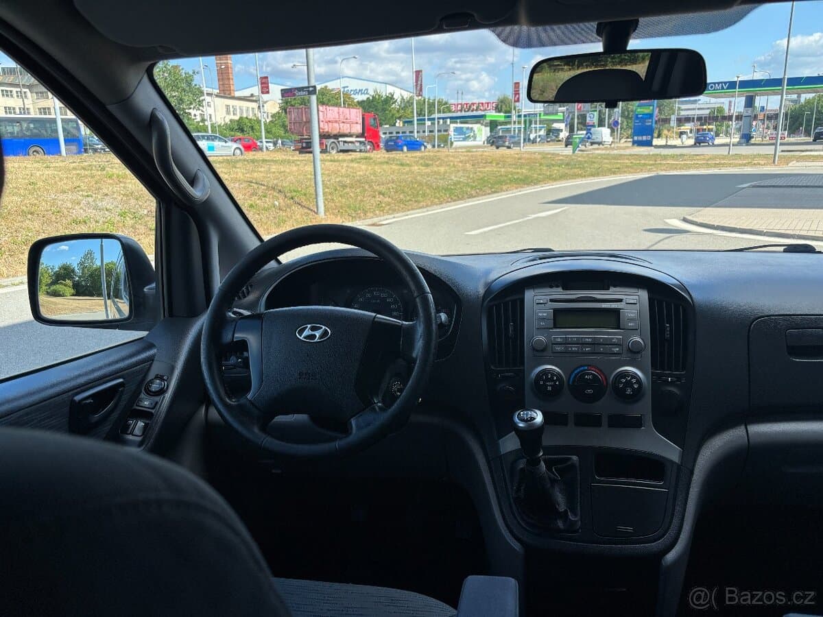 2013 Hyundai H-1 - 13