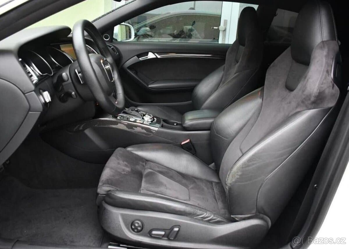 2010 Audi RS5 - 13