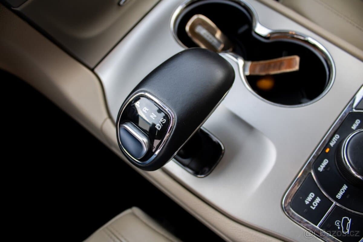 2015 Jeep CHEROKEE - 13