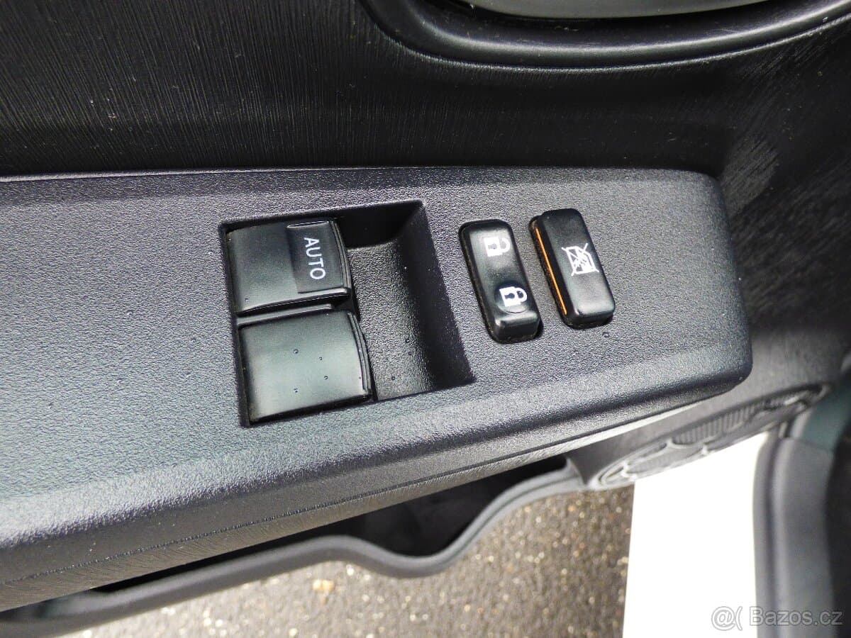 2013 Toyota YARIS - 13