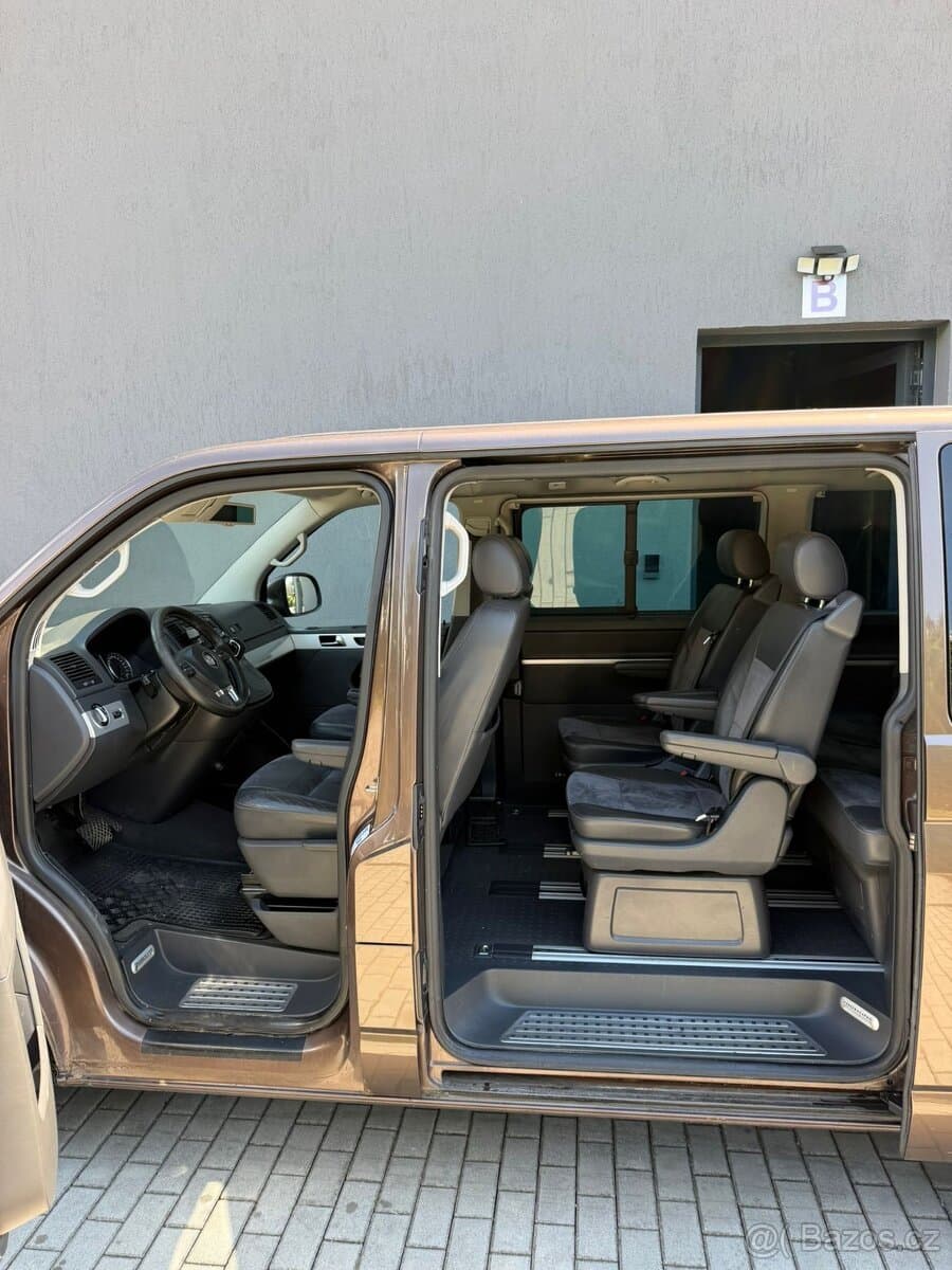 2011 Volkswagen MULTIVAN - 13