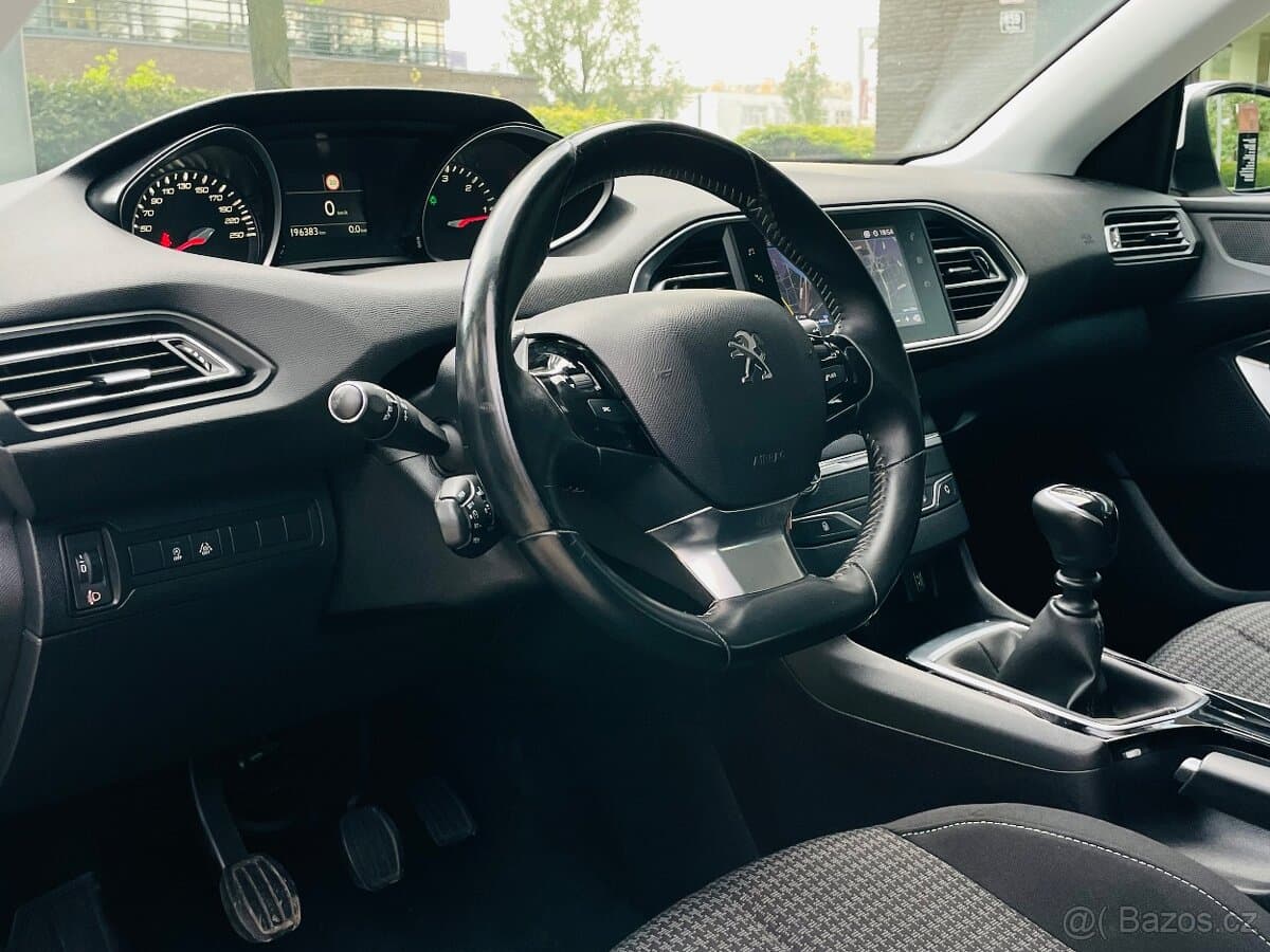 2020 Peugeot 308 - 13