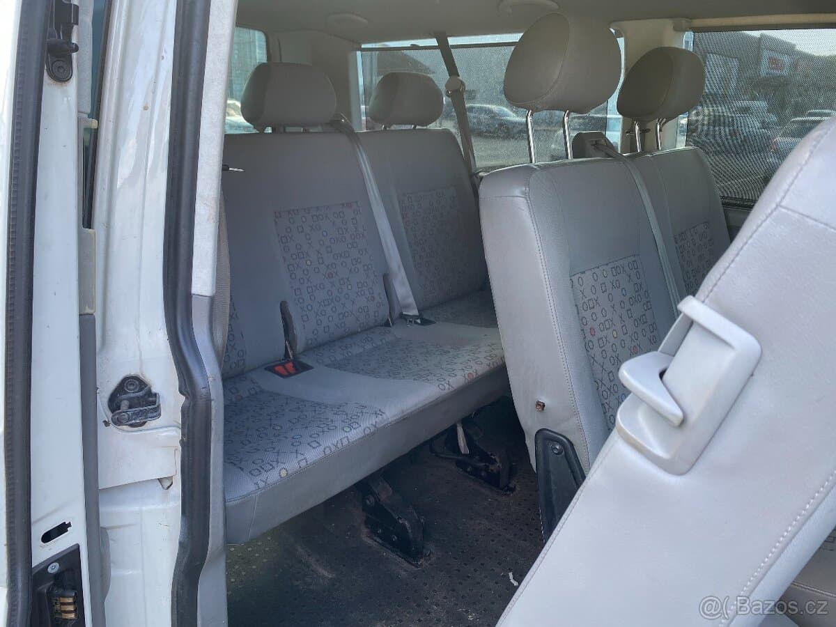 2004 Volkswagen CARAVELLE - 13