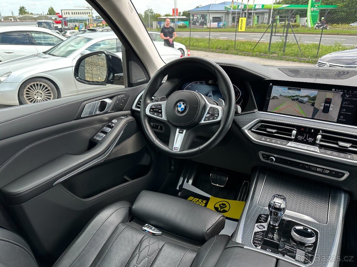 2022 BMW X7 - 13