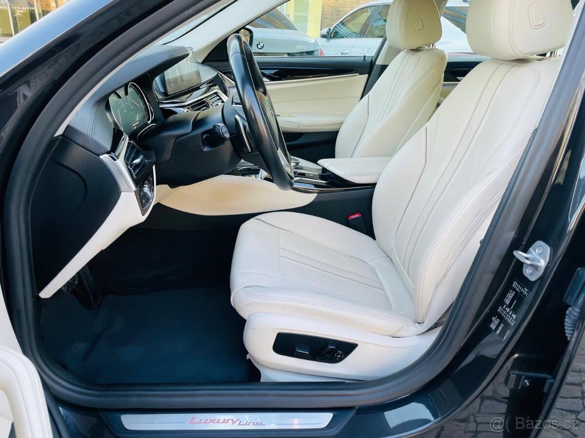 2019 BMW 5-SERIES - 13