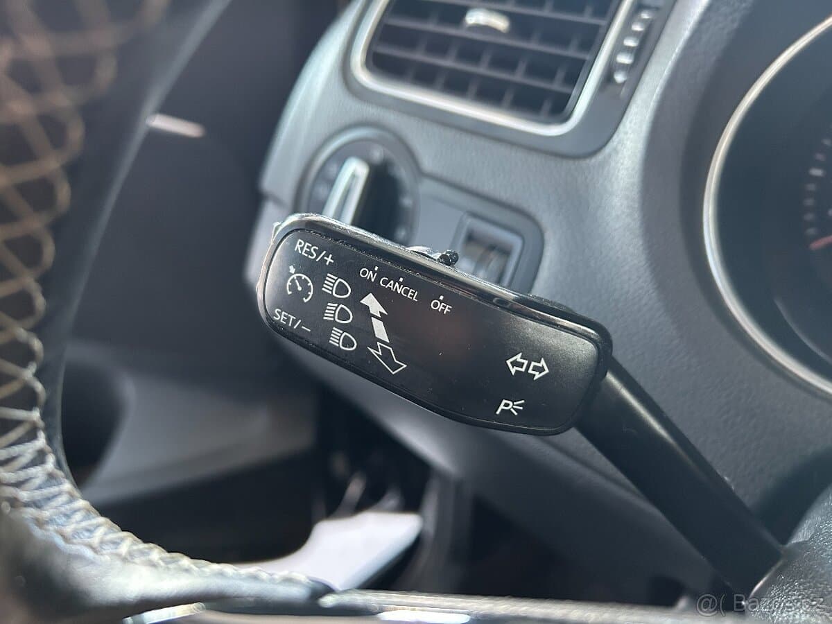 2015 Volkswagen POLO - 13