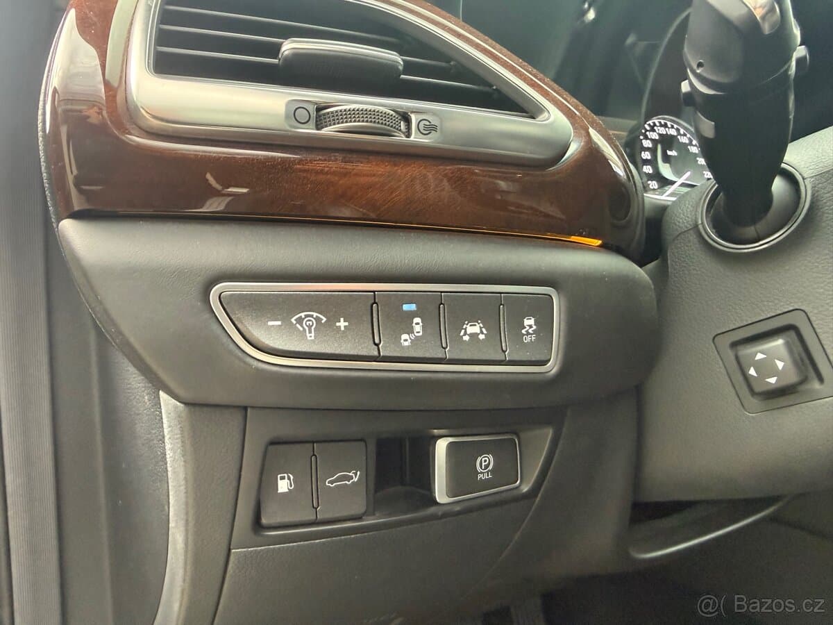 2017 Genesis G90 - 13