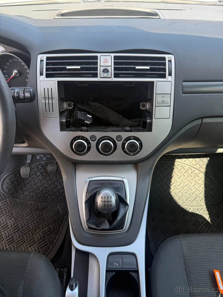 2010 Ford KUGA - 13