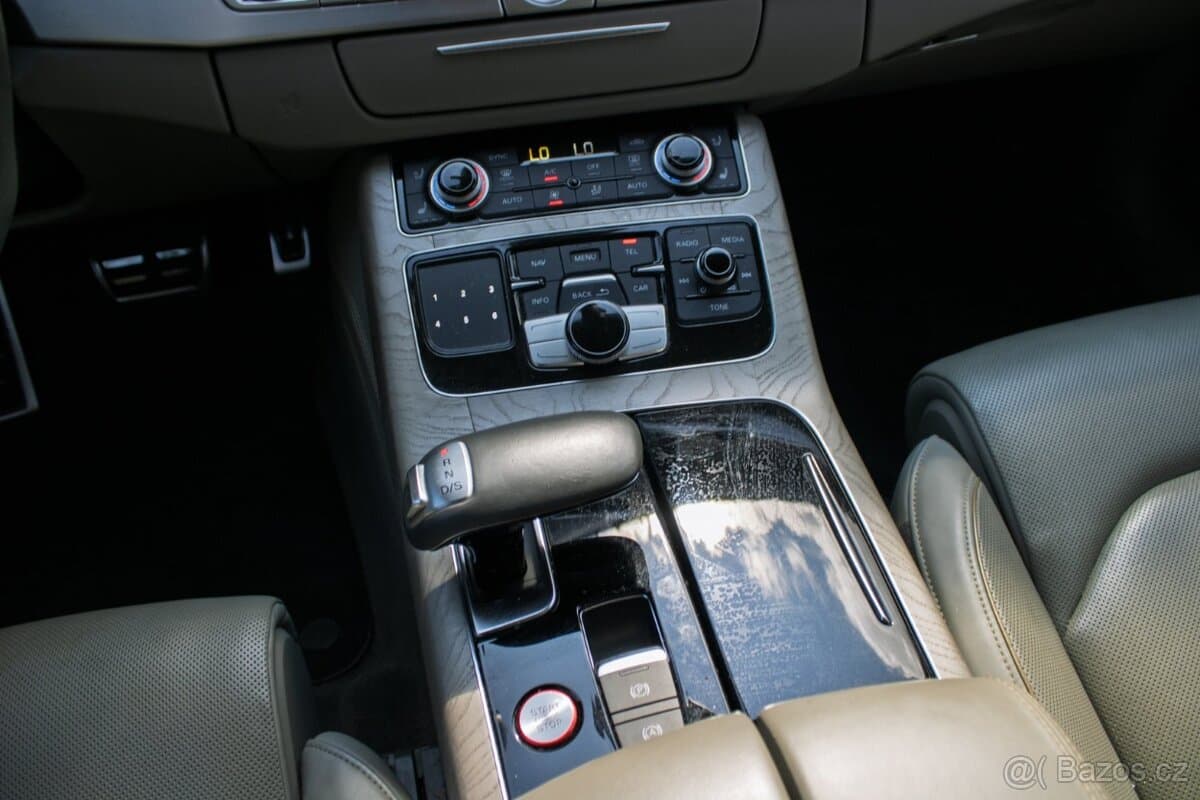 2015 Audi S8 - 13