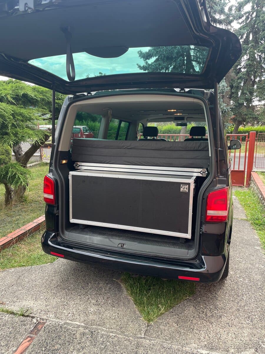2011 Volkswagen MULTIVAN - 13