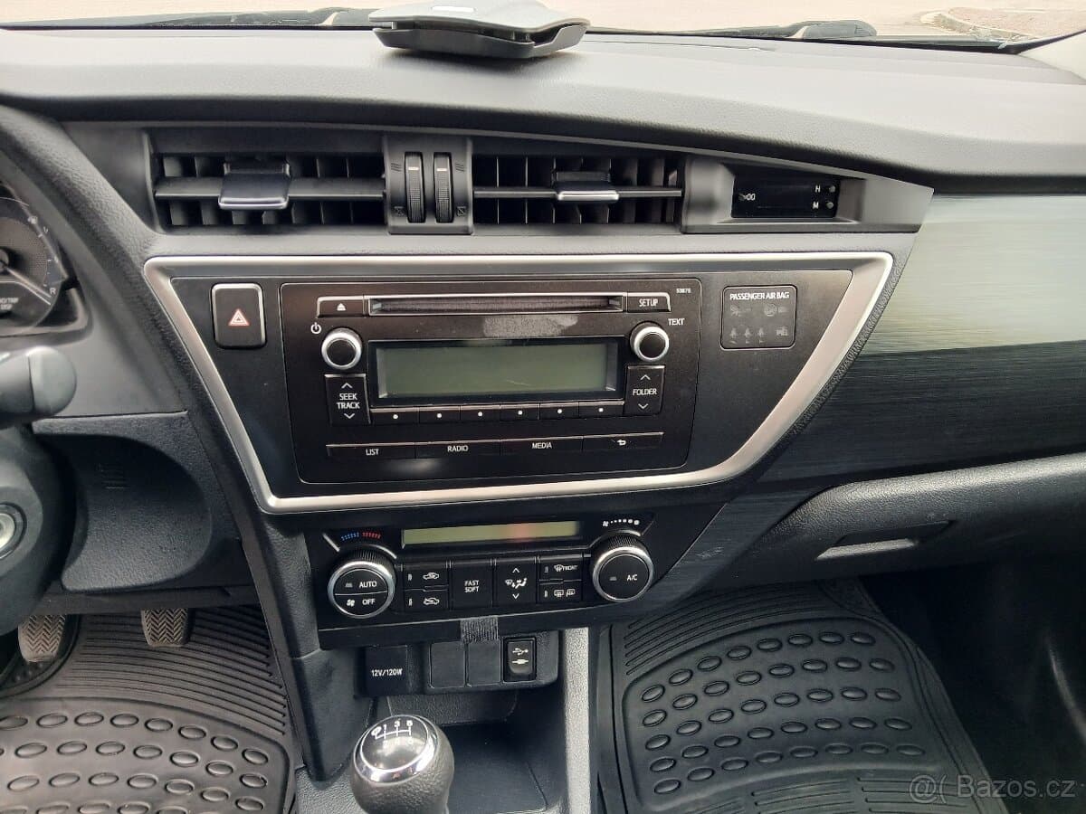 2014 Toyota AURIS - 13
