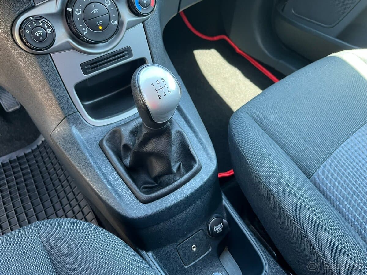 2010 Ford FIESTA - 13