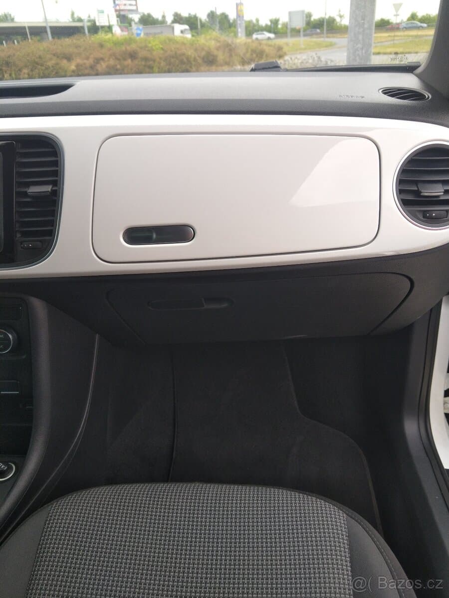 2016 Volkswagen BEETLE - 13