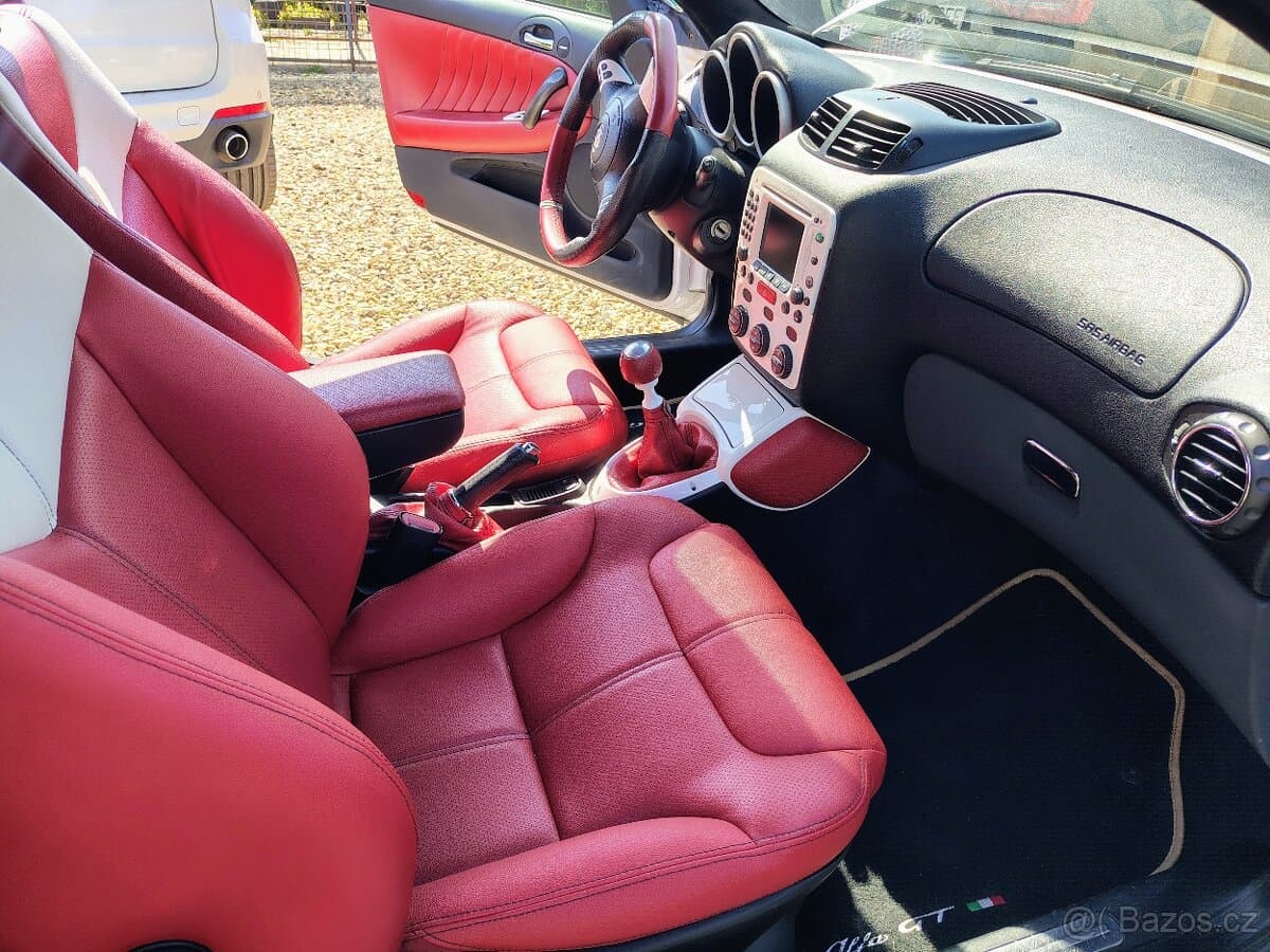 2005 Alfa Romeo GT - 13