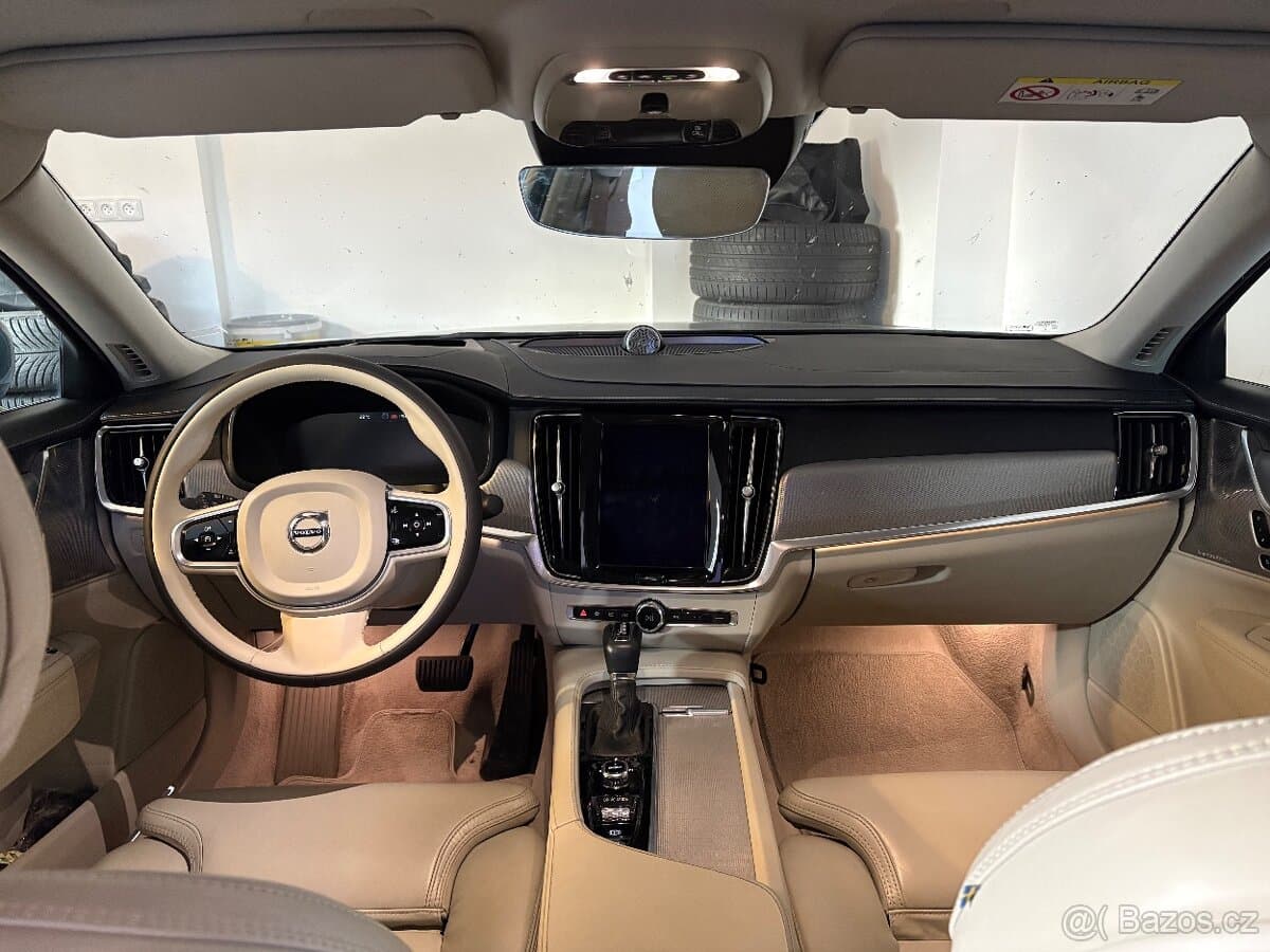 2016 Volvo S90 - 13