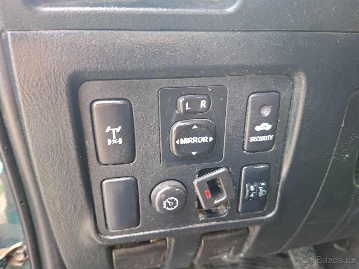 2015 Toyota HILUX - 13