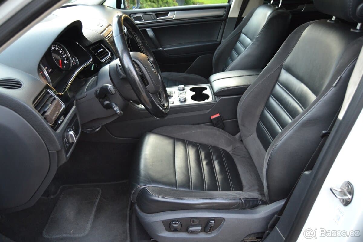 2015 Volkswagen TOUAREG - 13