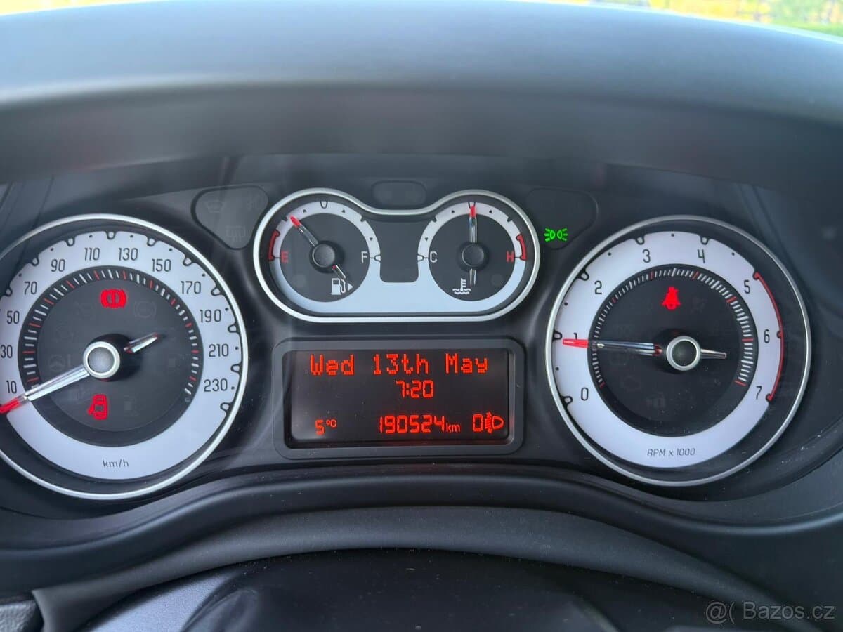 2015 Fiat 500L - 13