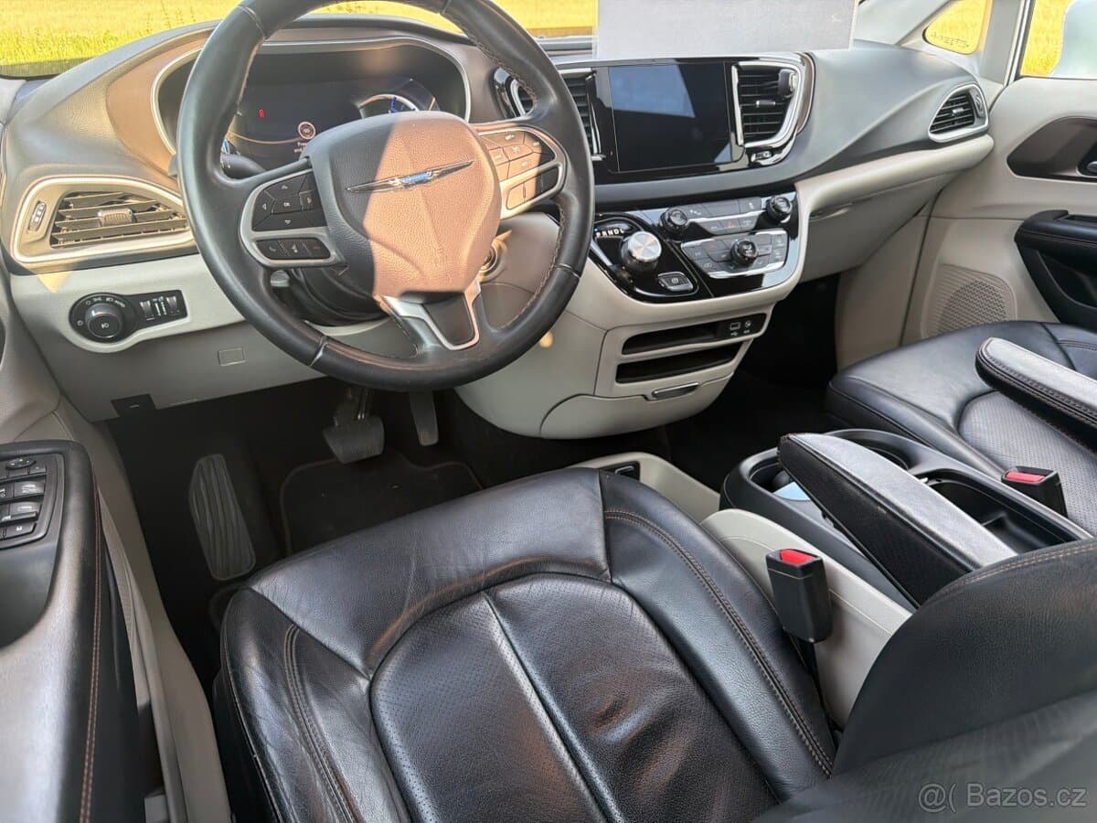 2019 Chrysler PACIFICA - 13