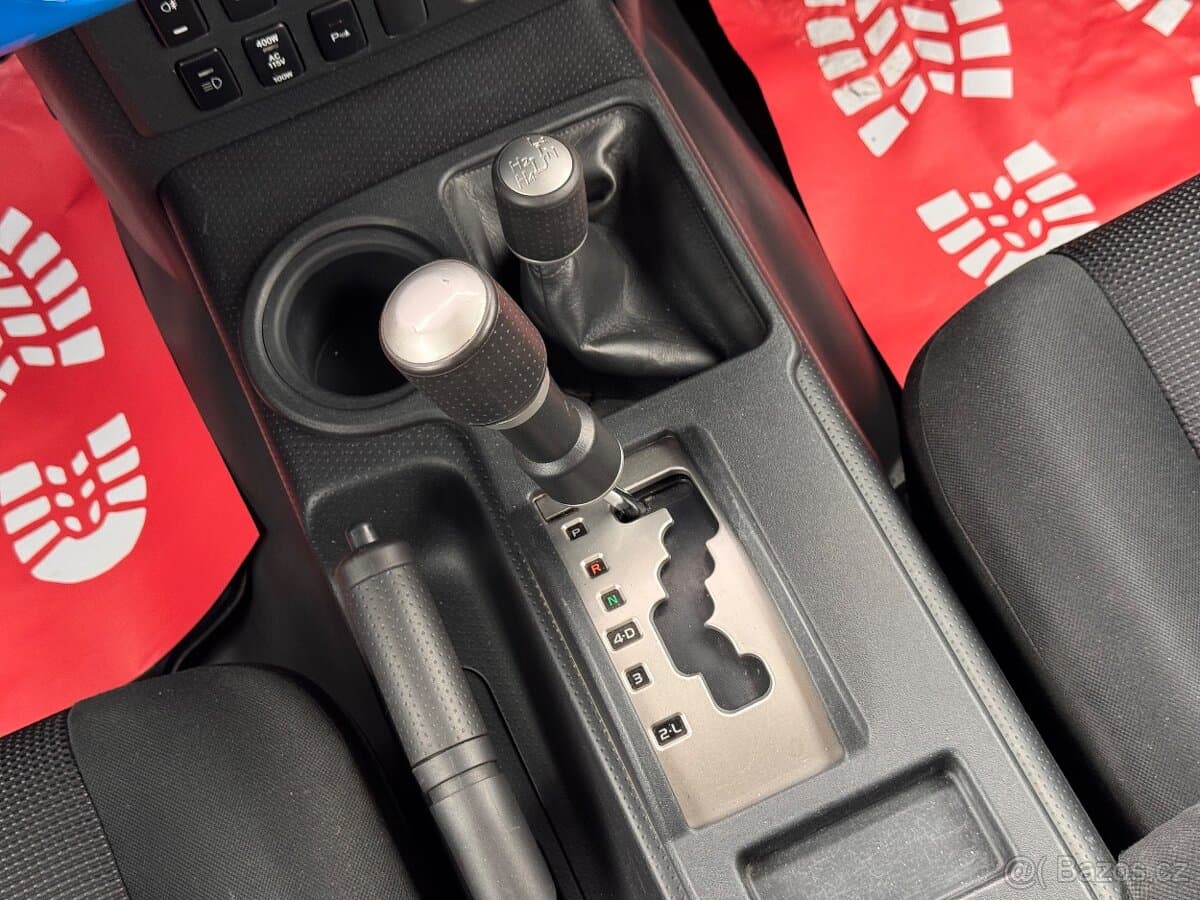2008 Toyota FJ - 13