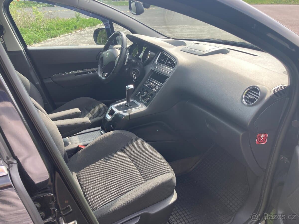 2012 Peugeot 5008 - 13