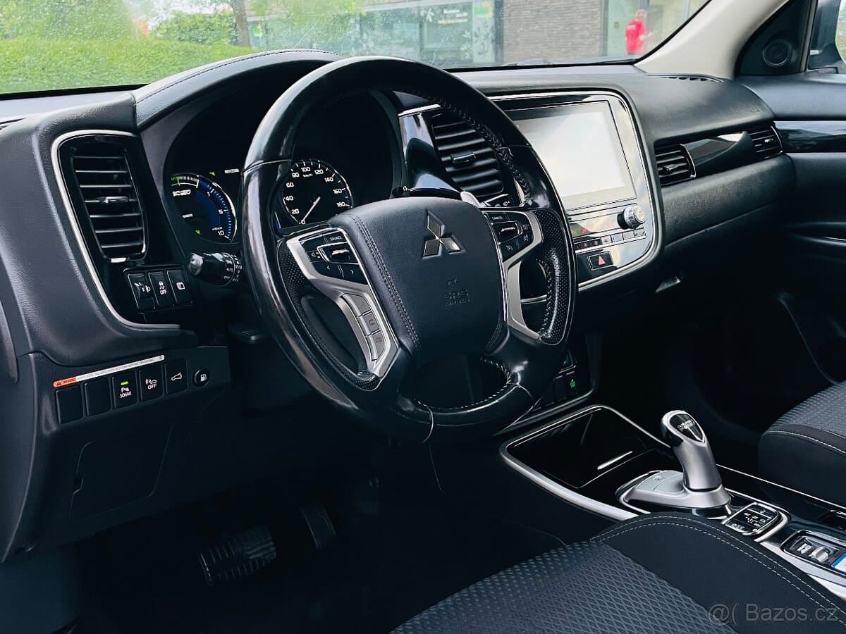 2020 Mitsubishi OUTLANDER - 13