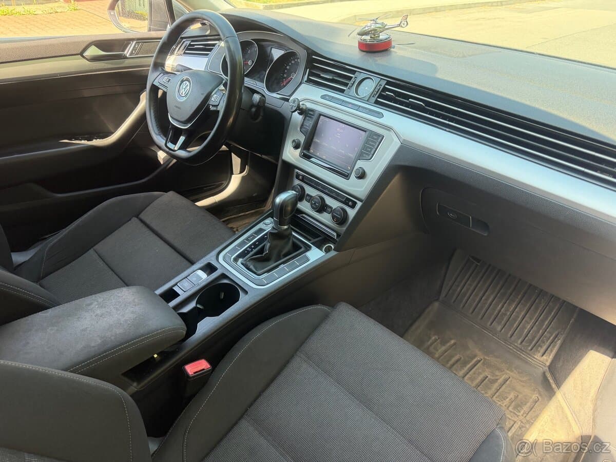 2015 Volkswagen PASSAT - 13